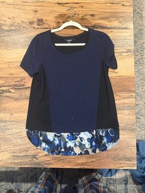 Simply Vera Vera Wang Navy and Black Short Sleeve Top with Blue Floral Hem